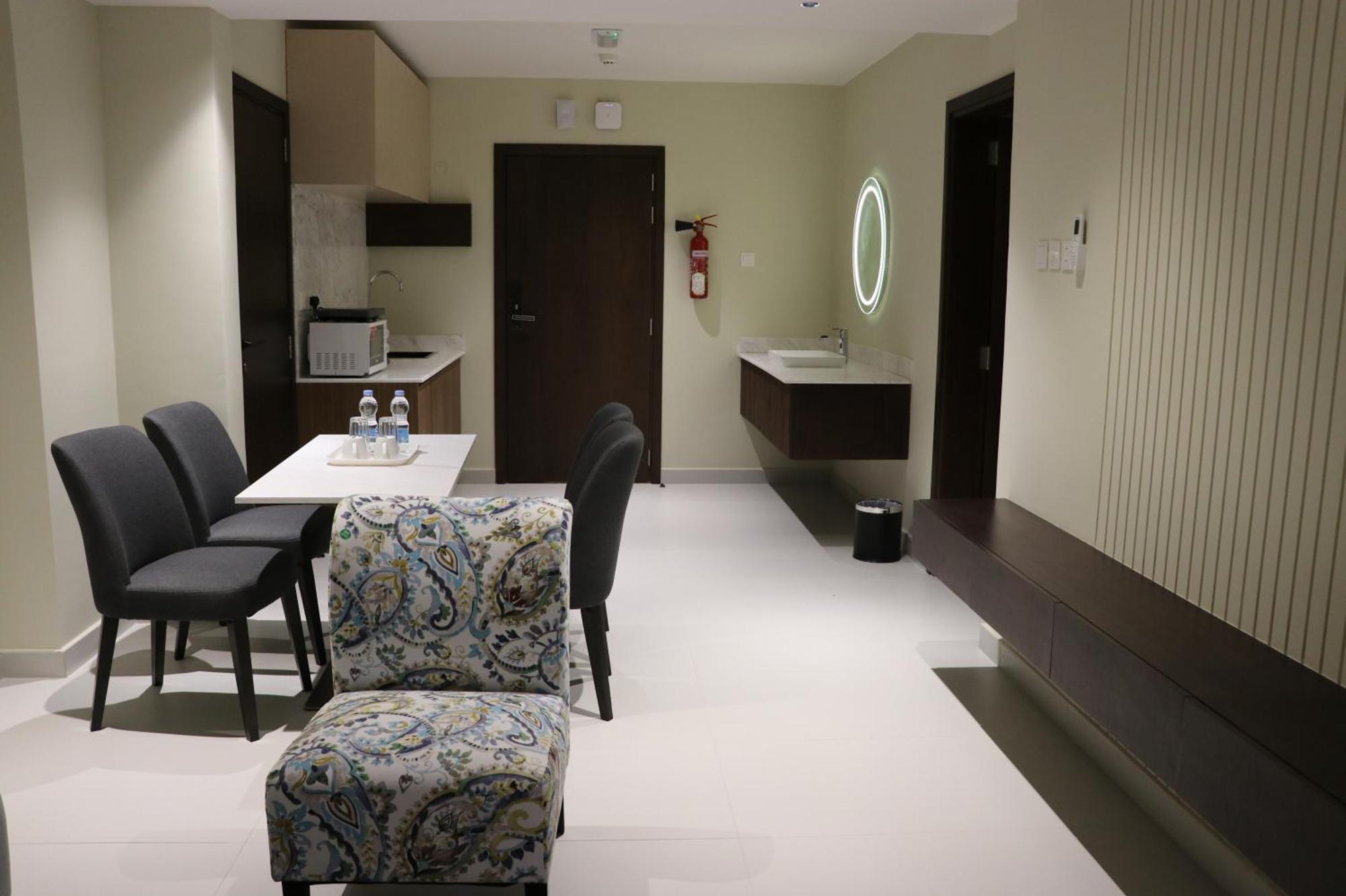 Jarzez Hotel Apartments Al Hail Seeb Exterior photo